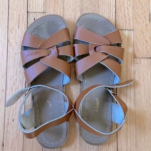 Saltwater Sandals size 8